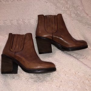 Steve Madden booties size 39